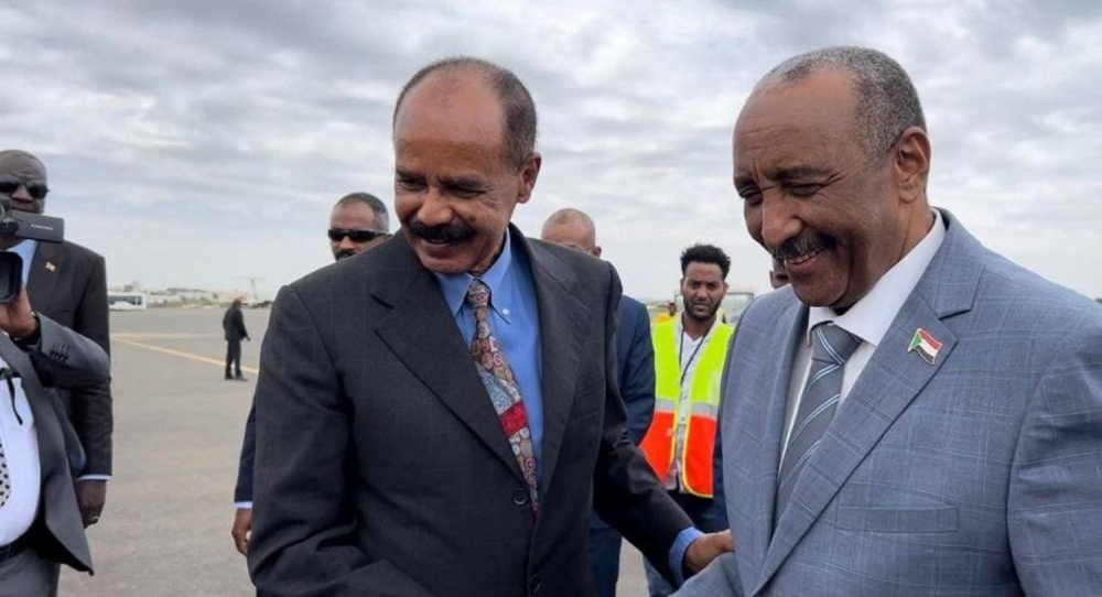 رئيس مجلس السيادة يلتقي رئيس إريتريا.