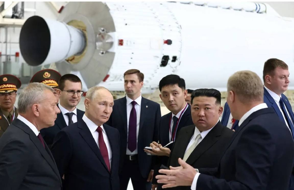  الرئيسان الروسي والكوري الشمالي في قاعدة فوستوشني، أحدث موقع لإطلاق الصواريخ الفضائية في روسيا.