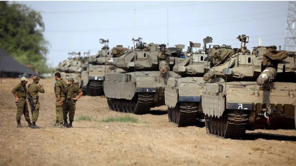 حشود من الدبابات الإسرائيلية على حدود قطاع غزة.