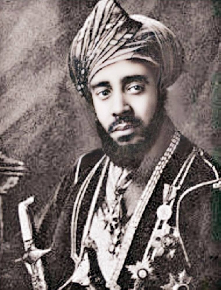 



خليفته وابن عمه وصهره السلطان خليفة بن حارب (1879-1960).