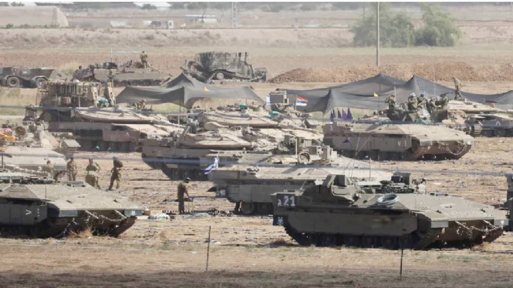 دبابات الاحتلال تتأهب للغزو البري.
