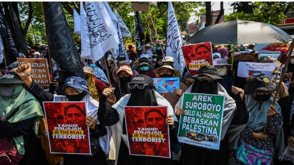 مظاهرة في إندونيسيا للتنديد بالعدوان الإسرائيلي.
