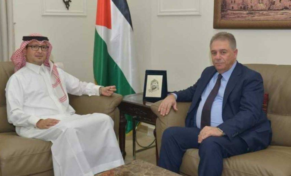  السفير بخاري خلال لقاء السفير الفلسطيني في بيروت.