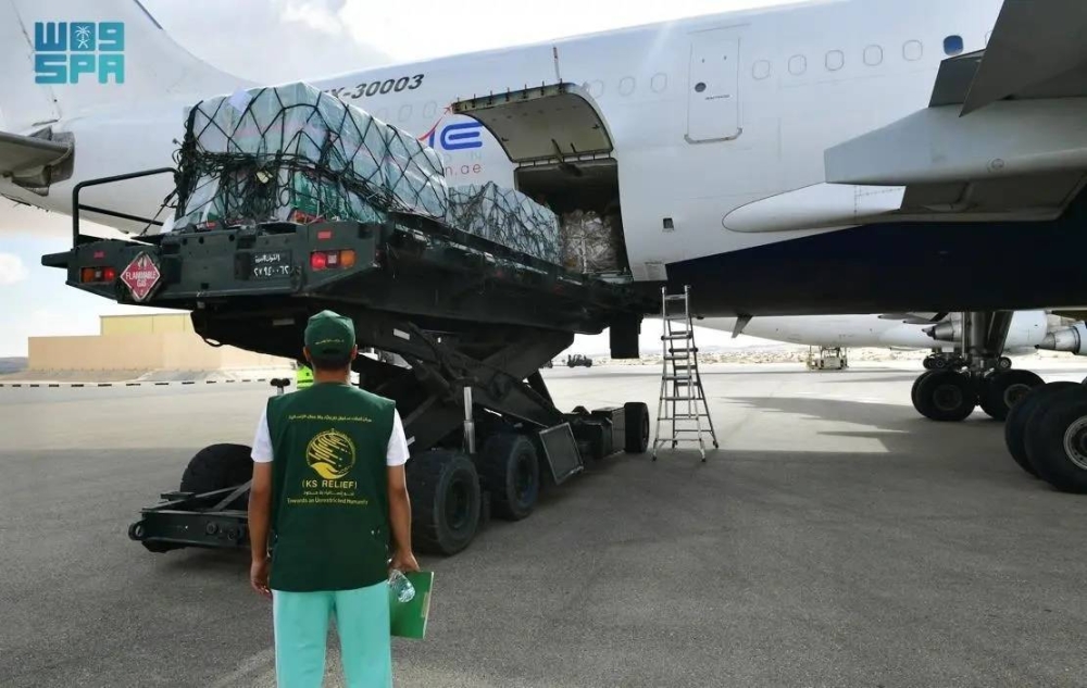 وصول الطائرة الإغاثية السعودية الـ11 إلى مطار العريش