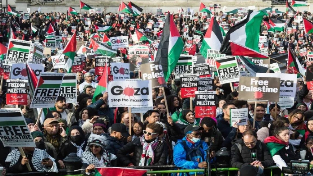 آلاف البريطانيين يشاركون في مظاهرات حاشدة رفضاً للحرب على غزة، خلال الأسابيع الماضية.
