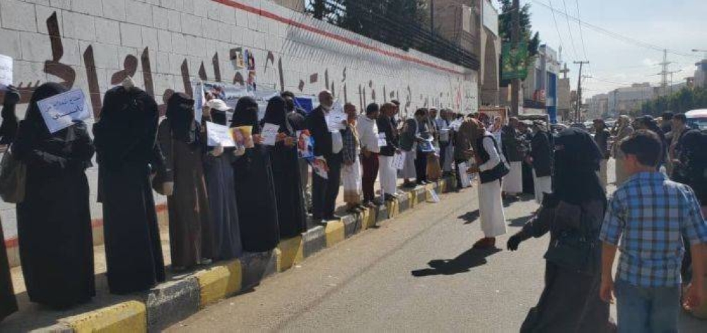 وسط مناشدات بإطلاقه.. تدهور صحة رئيس نادي المعلمين اليمنيين في سجون الحوثي