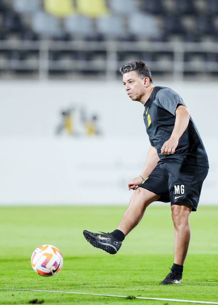 



مدرب الاتحاد الأرجنتيتي غاياردو