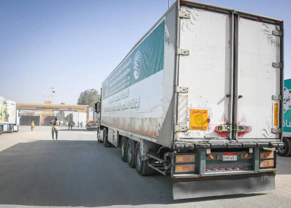 عبور قوافل إغاثية سعودية معبر رفح الحدودي متوجهة إلى قطاع غزة