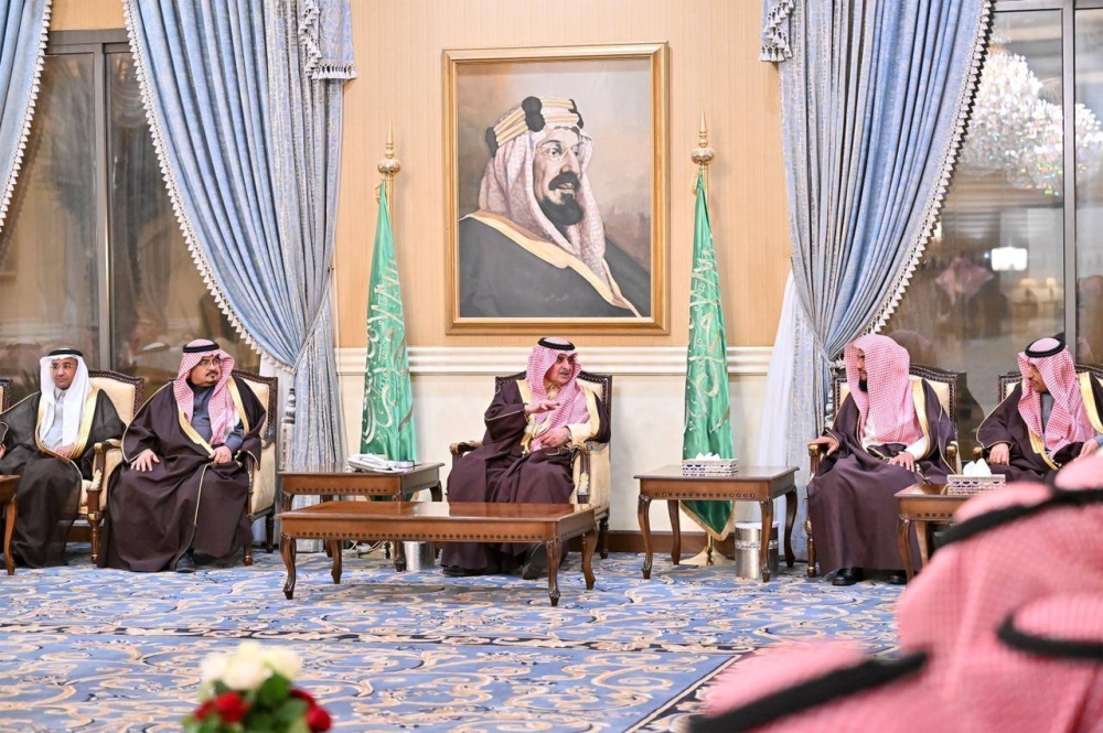 



الأمير فهد بن سلطان في اللقاء الأسبوعي مع المواطنين. (واس)
