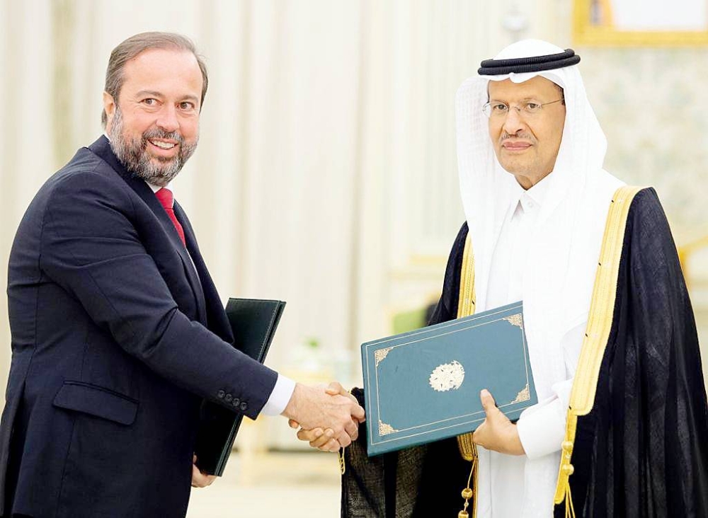 



وزير الطاقة السعودي ووزير المناجم والطاقة البرازيلي بعد توقيع مذكرة التفاهم الثنائية.