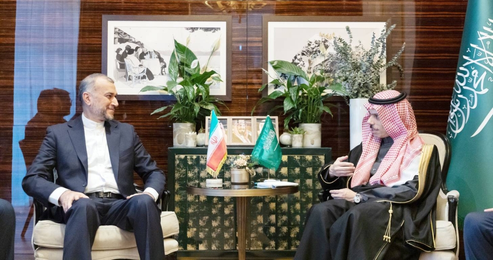 وزير الخارجية يلتقي نظيره الإيراني في جنيف أمس.  (واس)