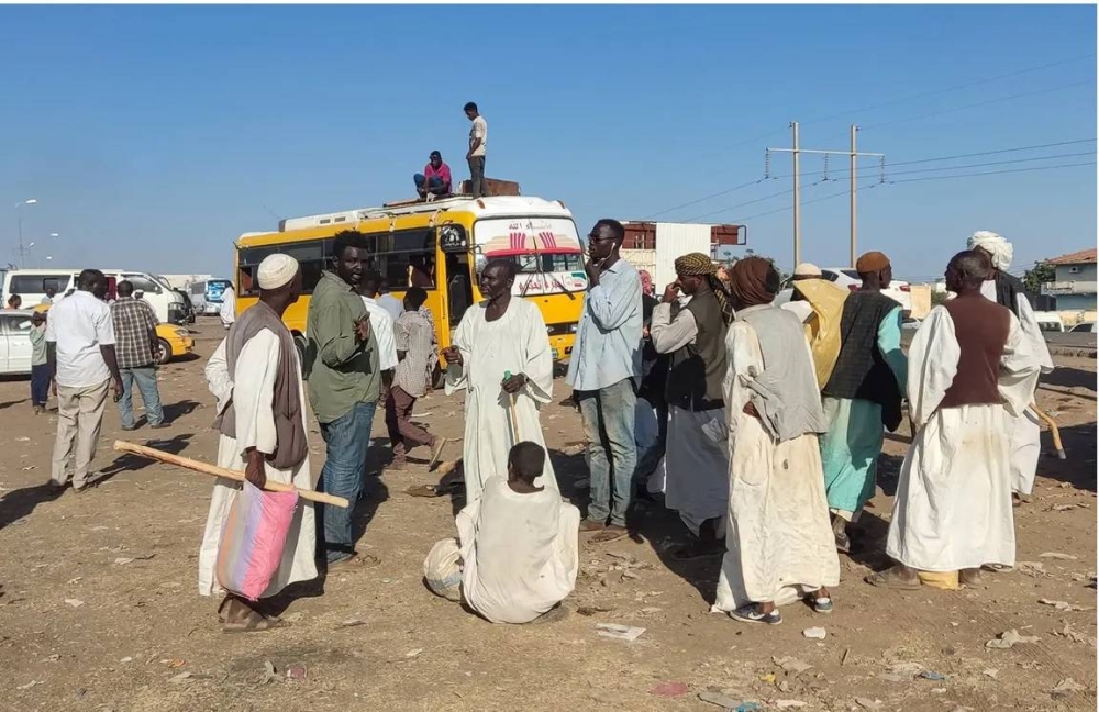 سودانيون نازحون من جحيم المعارك.