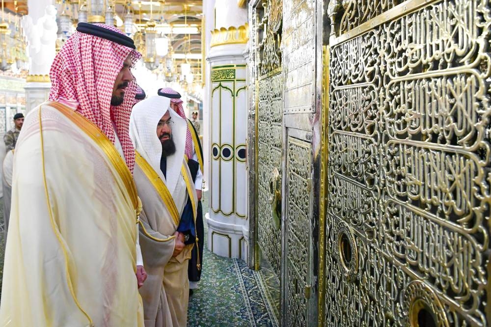 



الأمير سلمان بن سلطان يتشرف بزيارة المسجد النبوي الشريف والسلام على رسول الله صلى الله عليه وسلم، وعلى صاحبيه رضوان الله عليهما. (واس)