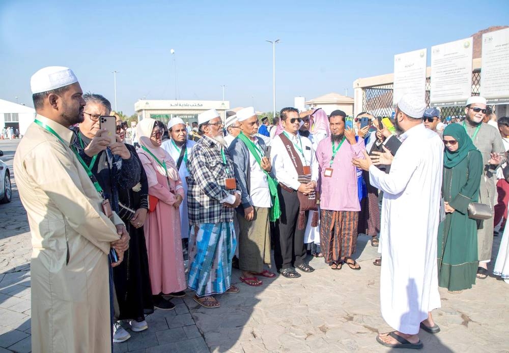 ضيوف خادم الحرمين يزورون مسجد قباء ومقبرة الشهداء وجبل الرماة. (واس)