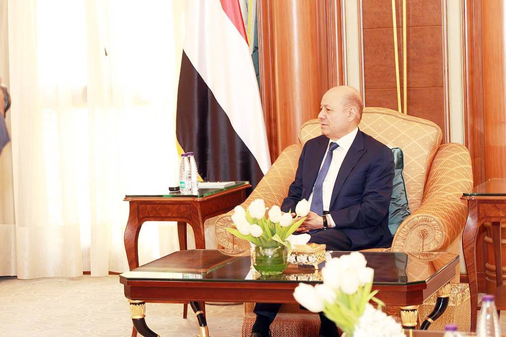 



رئيس مجلس القيادة الرئاسي اليمني خلال حديثه لـ«عكاظ».