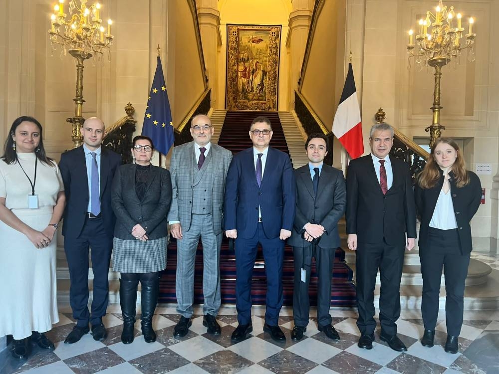 وفد هيئة التفاوض في مقر الخارجية الفرنسية في باريس. خاص