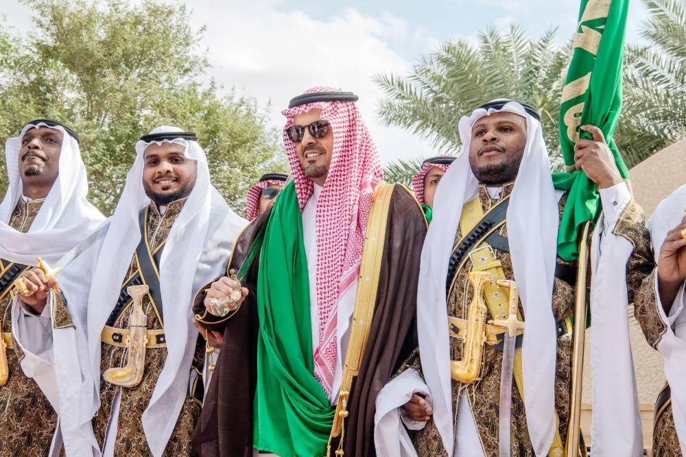 



 ناب أمير مكة المكرمة يشارك في العرضة السعودية.