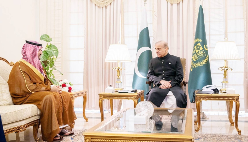 



الأمير خالد بن سلمان يلتقي رئيس وزراء باكستان. (واس)