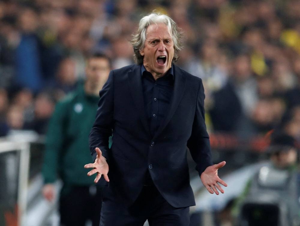 FILE PHOTO: Soccer Football - Europa League - Round of 16 - Second Leg - Fenerbahce v Sevilla - Sukru Saracoglu Stadium, Istanbul, Turkey - March 16, 2023 Fenerbahce coach Jorge Jesus reacts REUTERS/Murad Sezer/File Photo