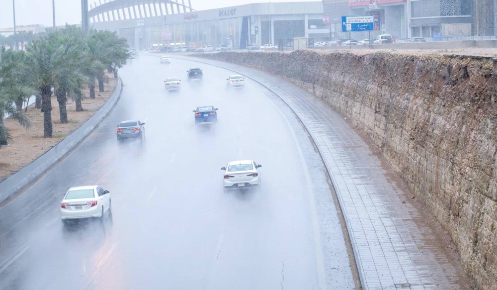 غيوم وأمطار على العاصمة.. و«الدفاع المدني» يحذر