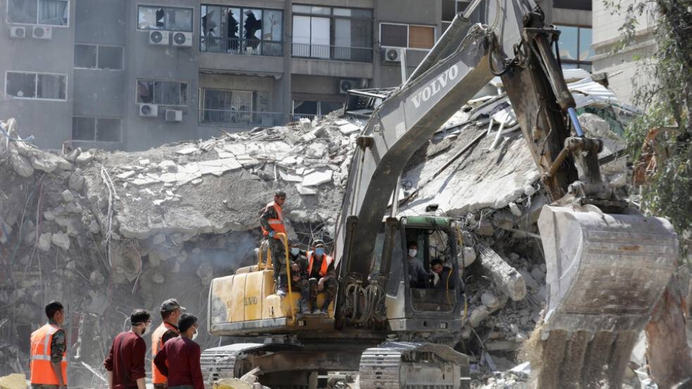  آثار الدمار الذي لحق بالقنصلية الإيرانية في دمشق جراء الضربة الإسرائيلية .