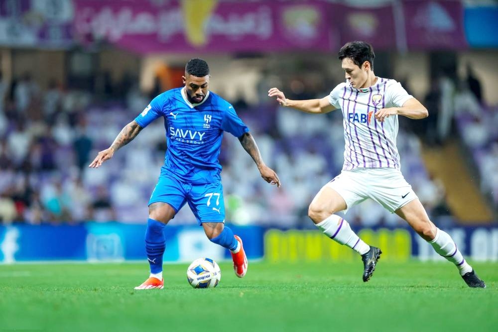 



لاعب الهلال مالكوم يسعى لتكرار هز شباك العين.