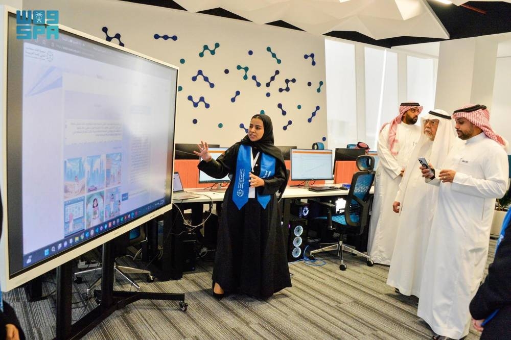  مجمع الملك سلمان العالمي للغة العربية يُطلق رسميًّا أوَّلَ مركز ذكاء اصطناعي للمعالجة الآلية للغة العربية.