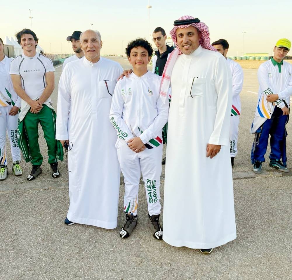 



الأمير خالد بن سلطان الفيصل وأيمن كامل والد البطل عبدالله.