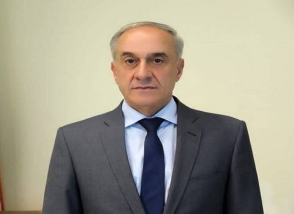 السفير السوري محمد أيمن سوسان.