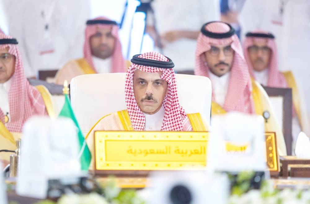



وزير الخارجية مشاركاً في اجتماع المجلس الوزاري الخليجي.