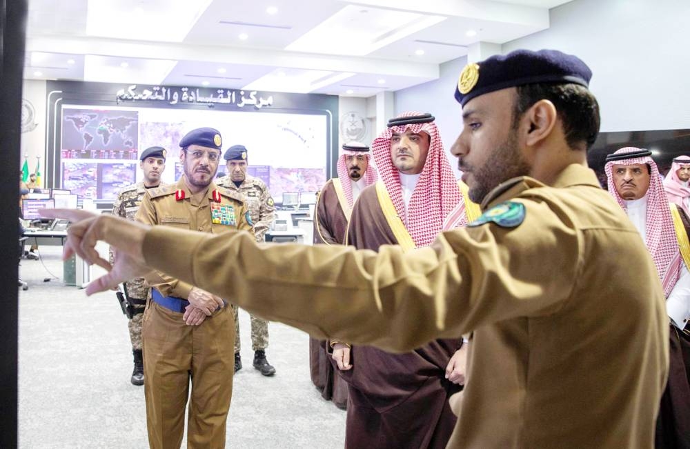 



الأمير عبدالعزيز بن سعود يتابع سير العمل في مركز القيادة والتحكم التابع للدفاع المدني بمشعر منى.