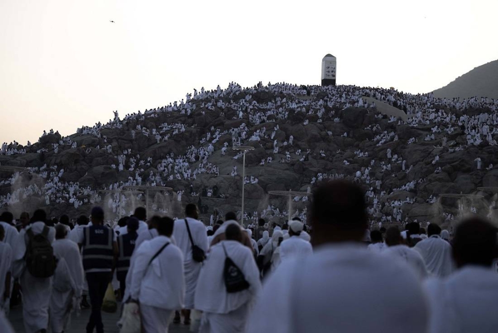 ضيوف الرحمن في مشعر عرفات اليوم