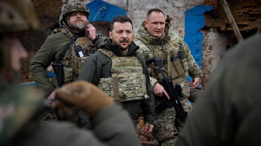 زيلينسكي برفقة قادة عسكريين