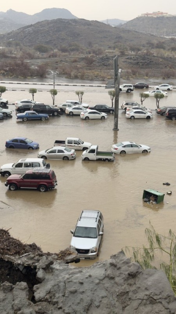 مطالبات بحلول جذرية.. سيول «أم السباع» تحتجز السكان عن منازلهم