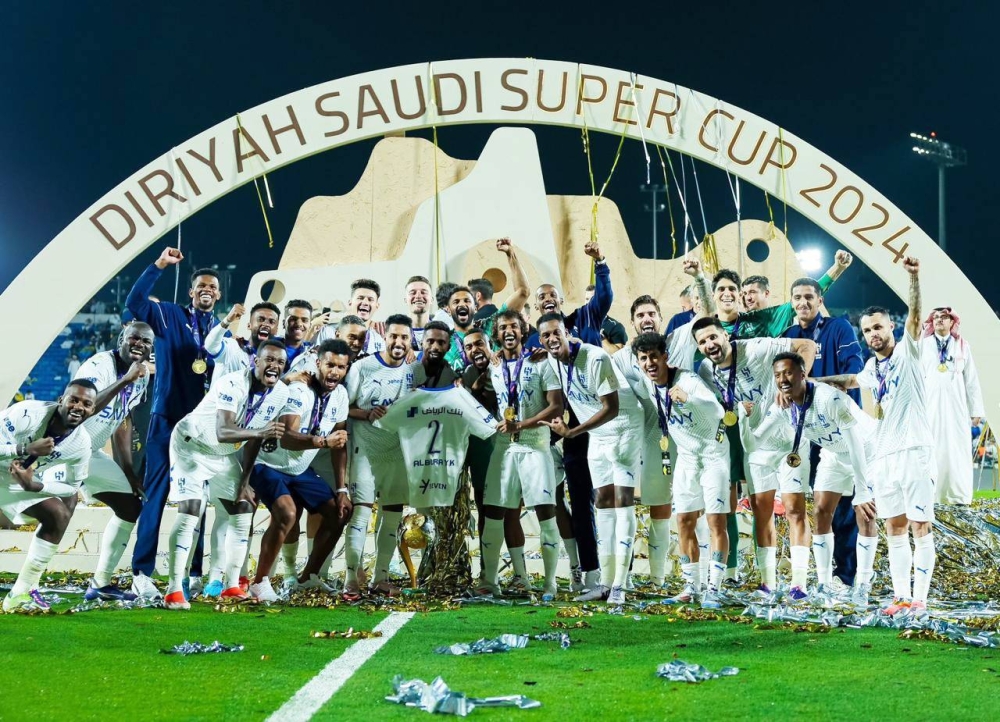 



فريق الهلال بطل كأس الدرعية السوبر.