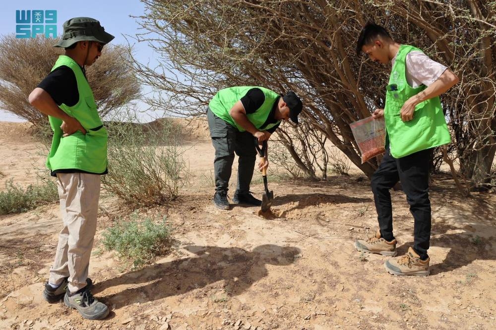 الغطاء النباتي ينهي المرحلة الأولى من مشروع دراسة وتقييم النباتات الغازية بالمملكة. (3)