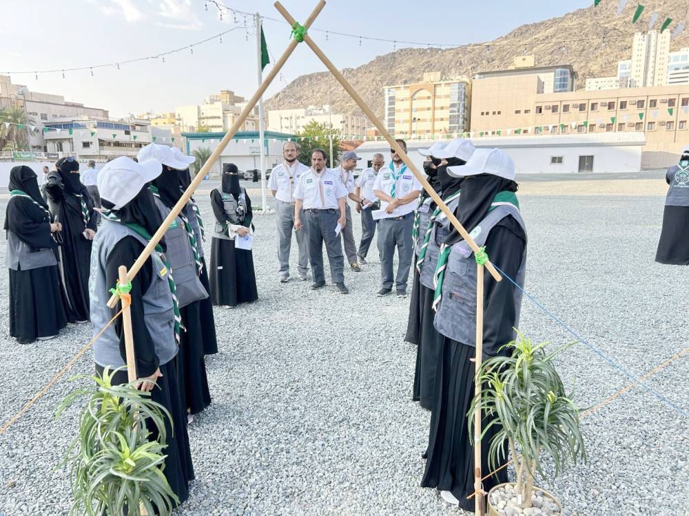 



المشاركات في البرنامج. (عكاظ)