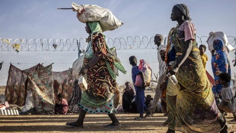 نازحون سودانيون يفرون من جحيم الحرب نحو مركز للاجئين في الرنك جنوب السودان.
