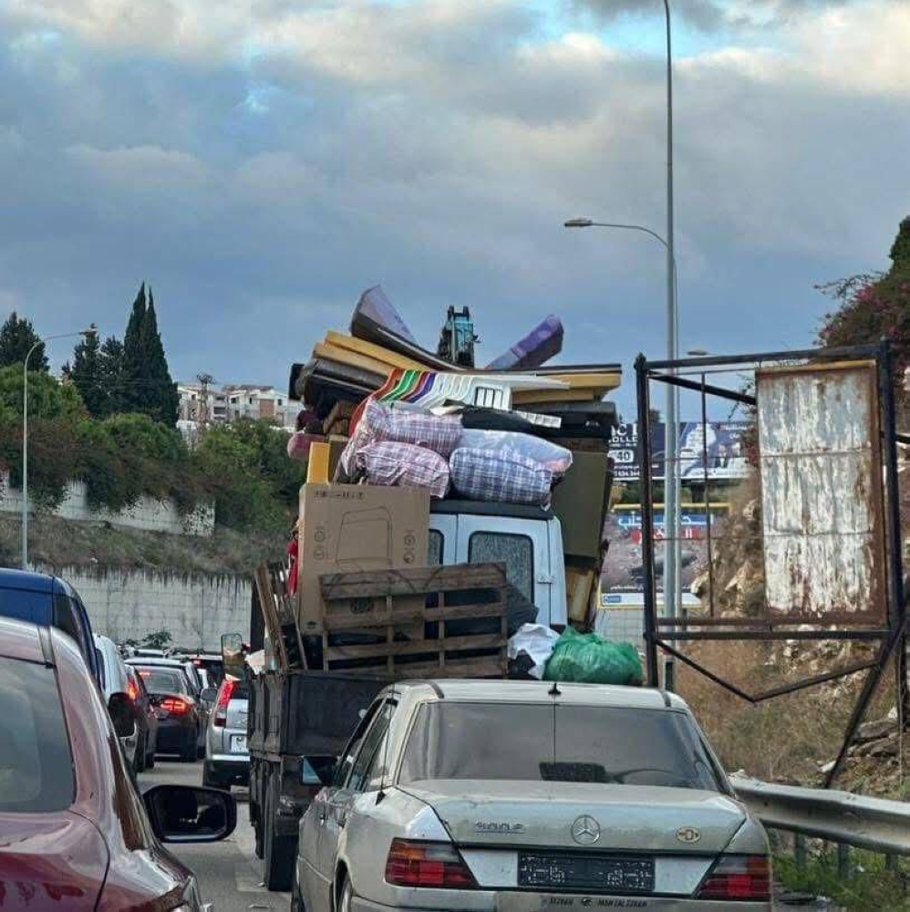 



عودة سكان الجنوب إلى منازلهم التي أرغموا على مغادرتها.